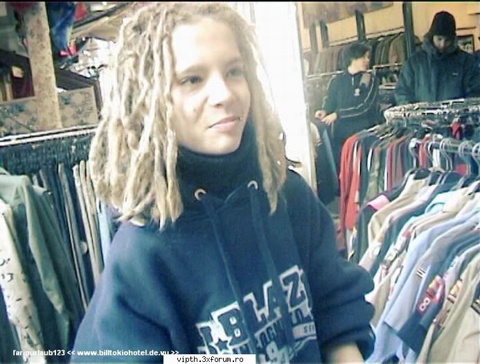 ummmm rihanna is sweettt but is crazy whit her  :dinti:  :d rihanna